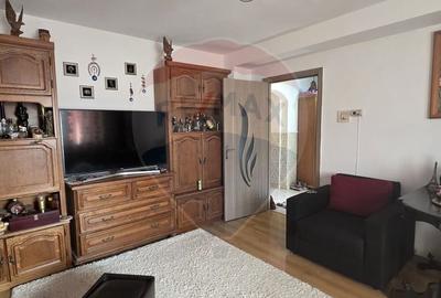 Apartament cu 3 camere decomandat, mobilat în Micro 6 - 3