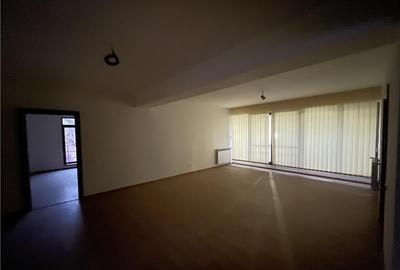 Piata Iancului,imobil S+P+2+M, suprafata 1000mp, 18 camere,parcare - 8