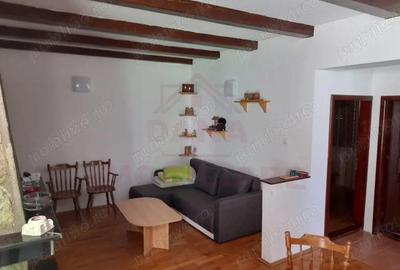 Casă cu Teren 800 Mp în Poiana - 1