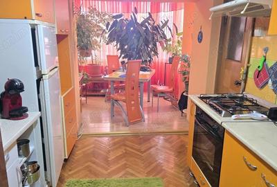 Apartament cu 3 camere decomandat în 22 Decembrie - 11