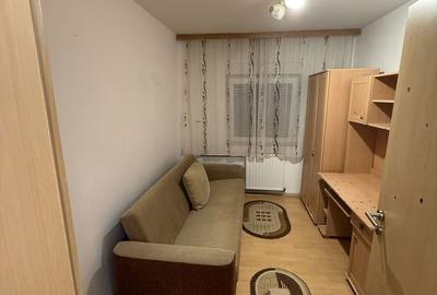 Apartament cu 3 camere semidecomandat în Cetății - 2