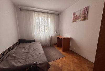 Apartament cu 4 camere decomandat în Tătărași