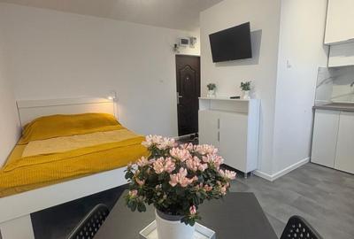 1 Decembrie 1918 - 8 minute Metrou, Garsoniera LUX - 1