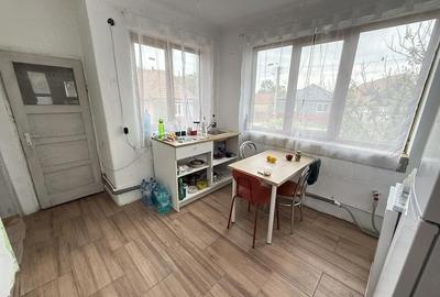 Casă cu Teren 470 Mp în Podeni - 2