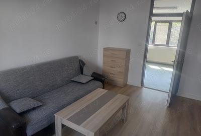 Inchiriez spatiu de birou comercial cu suprafata de 70 mp si curte pavata de 100 mp , zona cu vad - 4