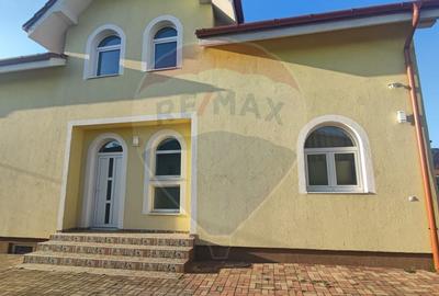 De inchiriat spatiu generos nerezidential la casa/mansarda zona Oncea - 1
