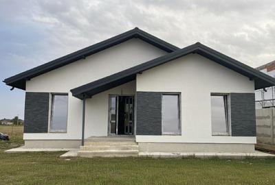 Casă individuală cu 4 camere cu Teren 400 Mp în Domnești - 2