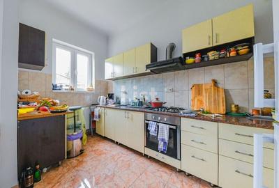 Casă cu 5 camere cu Canalizare în Andrei Mureșanu - 4