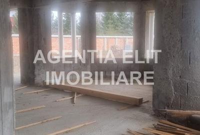 Casă cu 9 camere cu Teren 1779 Mp în Central - 3