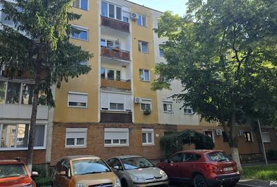 Vand apartament 3 camere Micalaca 100, et.2