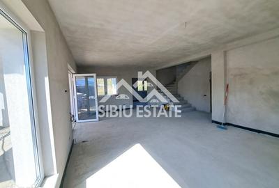 Casă cu 4 camere cu Teren 600 Mp în Sadu - 7