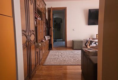 Apartament cu 3 camere semidecomandat în Crâng - 1