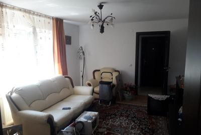 Inchiriez Casa, Zona Gara Veche, Piatra Neamt, 5 camere + bucatarie - 1