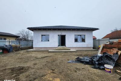 Casă cu 3 camere cu Teren 500 Mp în Letea Veche