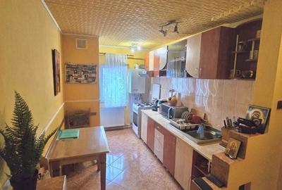 Apartament cu 3 camere decomandat în Micro 17 - 1