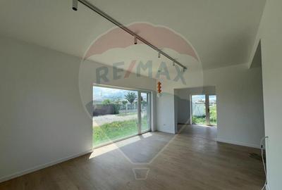 Casa / Vila cu 4 camere de vanzare - 12