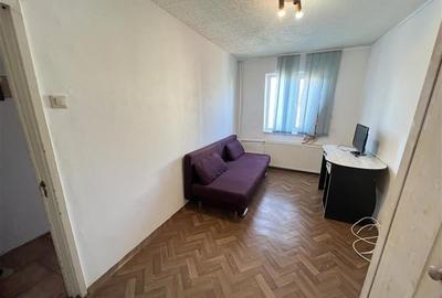 Inchiriez garsoniera et 3 Complexul Studentesc Inchiriez garsoniera et 3 Complexul Studentesc - 2