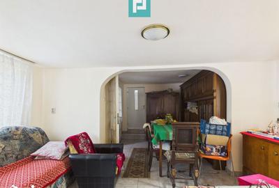 Casă cu 3 camere cu Teren 2100 Mp în Vărădia de Mureș