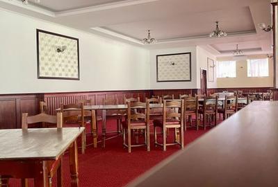 Spațiu comercial, de 1,217 mp, în Central - 13