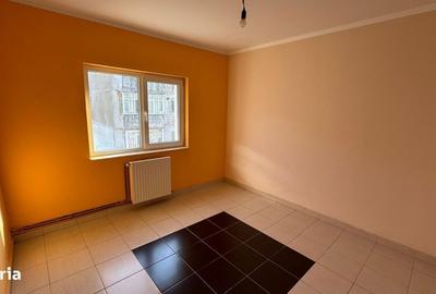 Apartament cu 3 camere semidecomandat în Sud - 4