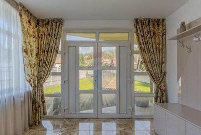 Casa / Vila cu 10 camere de vanzare in Moieciu de Jos - 2