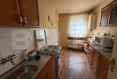 Apartament cu 4 camere decomandat în Central - 3