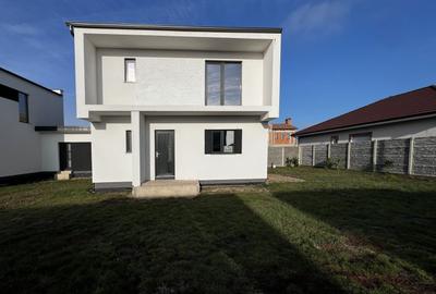 Duplex cu 5 camere cu Canalizare în Dumbrăvița