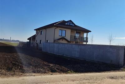 Teren intravilan de 5549 mp, în Lacu Sărat - 1