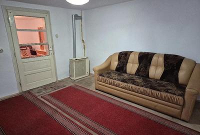 Casă cu 3 camere cu Teren 487 Mp în Central - 1