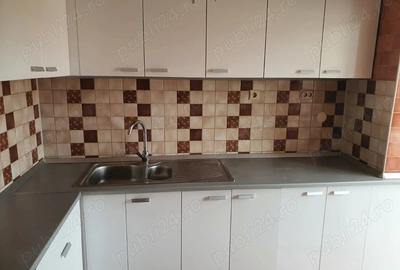 Apartament cu 3 camere decomandat în 1 Mai