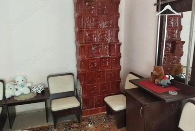 Casă cu 4 camere în Central - 1