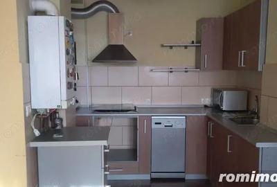 Apartament cu 3 camere decomandat în Medicină