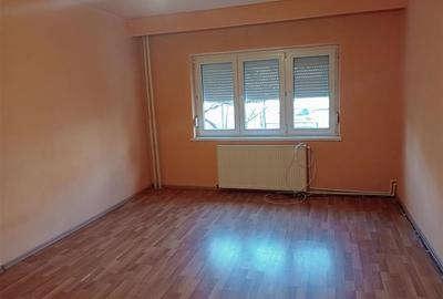 Apartament cu 2 camere decomandat în Calarași 4 - 1
