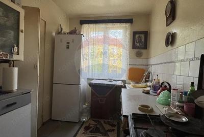 Apartament cu 3 camere semidecomandat în Mediaș - 1