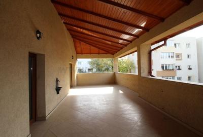 Casă individuală cu 9 camere cu Canalizare în Dorobanți - 1