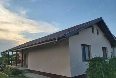 Casă cu 4 camere cu Teren 2400 Mp în Gepiu - 1
