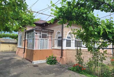 Casă cu 4 camere în Colibași - 6