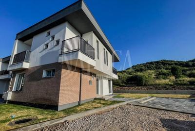 Casă individuală cu 4 camere cu Canalizare în Florești