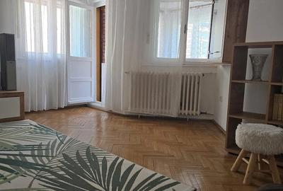 Garsonieră semidecomandată în UMT - 10