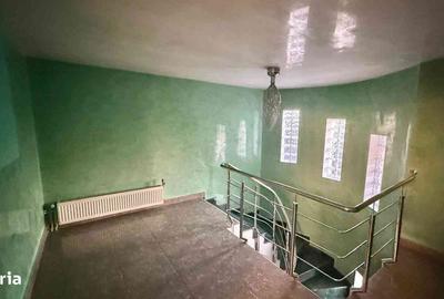 Casă cu 5 camere cu Garaj în Central - 9