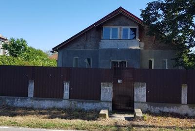 Casă cu 4 camere decomandat în Bănești - 8