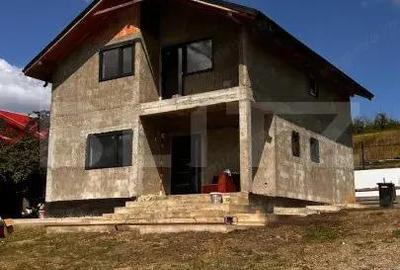 Casă cu 4 camere cu Teren 500 Mp în Central - 2