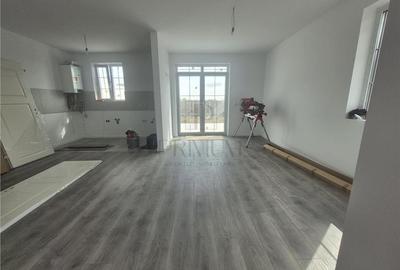 Duplex cu 3 camere cu Canalizare în Moșnița Nouă - 3