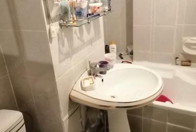 Apartament cu 4 camere decomandat în Găești - 3