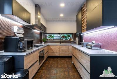 Casă cu 7 camere cu Teren 1334 Mp în Central - 16