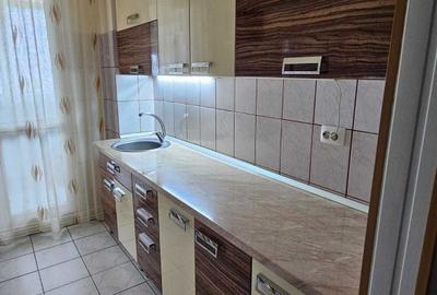 Apartament cu 3 camere decomandat în Micro 4 - 6