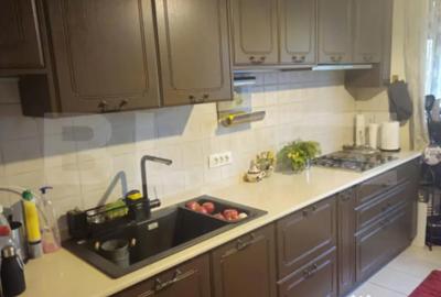 Casă cu 7 camere cu Teren 1170 Mp în Central