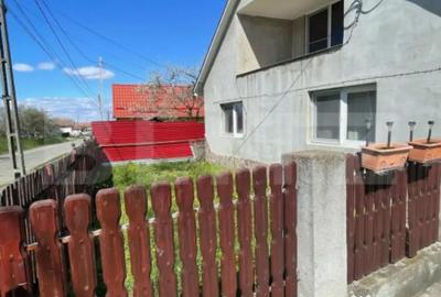 Casă cu 3 camere cu Teren 3000 Mp în Central - 3