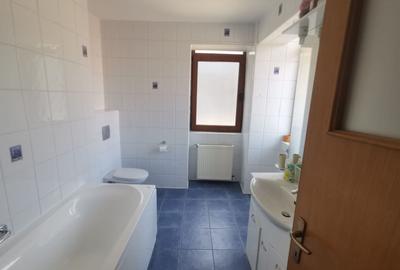 Casă cu 8 camere cu Canalizare în Lacul Tei - 13