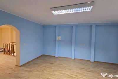 Spațiu comercial, de 65 mp, în Central - 10